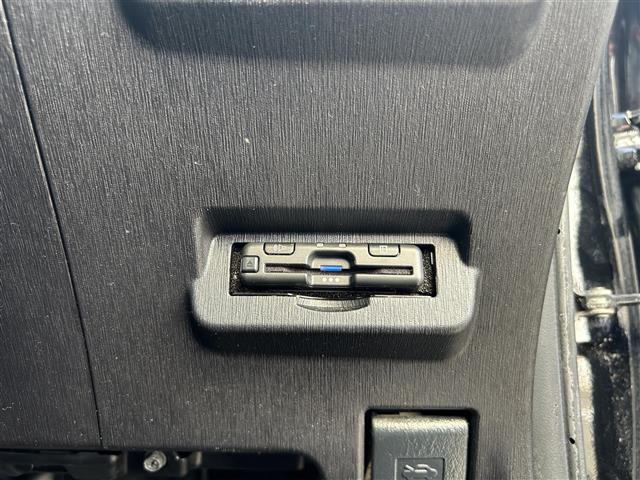 プリウスアルファ Ｓ　社外ナビ　ＥＴＣ　ＤＴＶ　ＢＴ　ＤＶＤ　ＣＤ　純正フロアマット　プッシュスタート　ドアバイザー（29枚目）