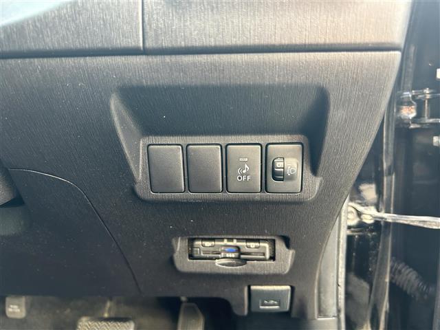 プリウスアルファ Ｓ　社外ナビ　ＥＴＣ　ＤＴＶ　ＢＴ　ＤＶＤ　ＣＤ　純正フロアマット　プッシュスタート　ドアバイザー（30枚目）