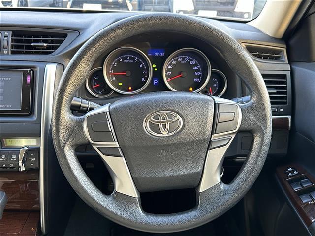 マークX 250G Fパッケージ 純正ナビ フルセグTV Bluetooth ビルトインETC 純正アルミホイール付スタッドレス車載 バックカメラ オートライト 純正フロアマット 横滑り防止機能 電動格納ミラー ドアバイザー(11枚目)