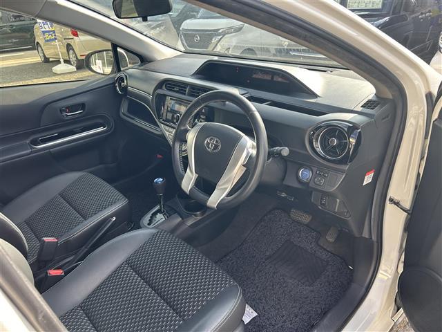 アクア X-アーバン 禁煙車 AM FM CD USB AUX ETC LEDヘッドライト オートライト 純正フロアマット 純正16インチアルミホイール ハーフレザーシート(15枚目)