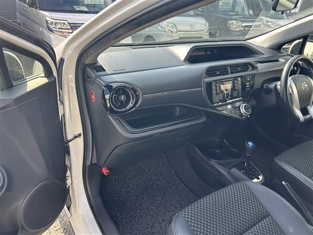 アクア X-アーバン 禁煙車 AM FM CD USB AUX ETC LEDヘッドライト オートライト 純正フロアマット 純正16インチアルミホイール ハーフレザーシート(17枚目)