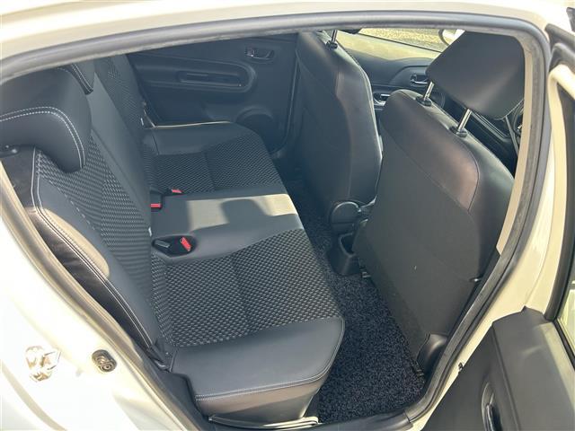 アクア X-アーバン 禁煙車 AM FM CD USB AUX ETC LEDヘッドライト オートライト 純正フロアマット 純正16インチアルミホイール ハーフレザーシート(19枚目)