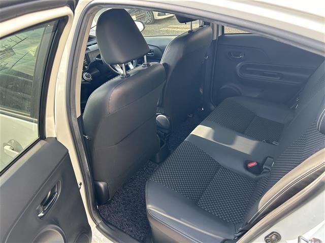 アクア X-アーバン 禁煙車 AM FM CD USB AUX ETC LEDヘッドライト オートライト 純正フロアマット 純正16インチアルミホイール ハーフレザーシート(21枚目)