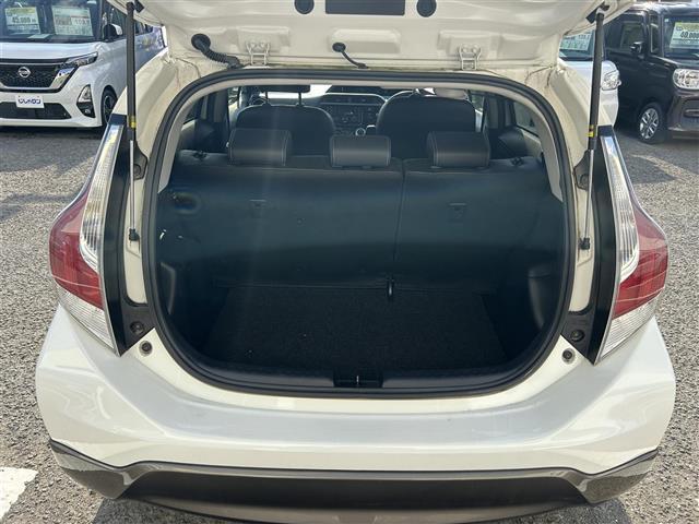 アクア X-アーバン 禁煙車 AM FM CD USB AUX ETC LEDヘッドライト オートライト 純正フロアマット 純正16インチアルミホイール ハーフレザーシート(22枚目)