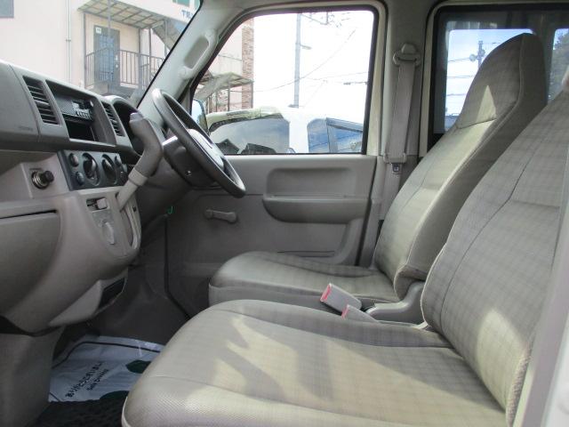 スクラム 欧州バス仕様 車検令和8年2月 走行98100キロ パープルベージュツートンカラー タイミングチェーン フルフラットシート 両側スライドドア ヘッドライトレベライザー FM AMラジオ ゴムマット(5枚目)