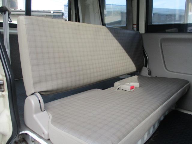 スクラム 欧州バス仕様 車検令和8年2月 走行98100キロ パープルベージュツートンカラー タイミングチェーン フルフラットシート 両側スライドドア ヘッドライトレベライザー FM AMラジオ ゴムマット(8枚目)