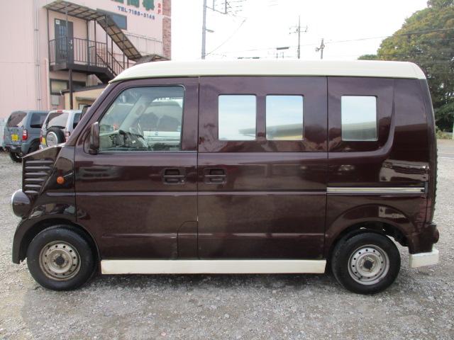 スクラム 欧州バス仕様 車検令和8年2月 走行98100キロ パープルベージュツートンカラー タイミングチェーン フルフラットシート 両側スライドドア ヘッドライトレベライザー FM AMラジオ ゴムマット(20枚目)