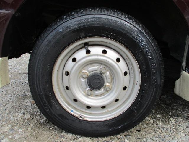 スクラム 欧州バス仕様 車検令和8年2月 走行98100キロ パープルベージュツートンカラー タイミングチェーン フルフラットシート 両側スライドドア ヘッドライトレベライザー FM AMラジオ ゴムマット(27枚目)