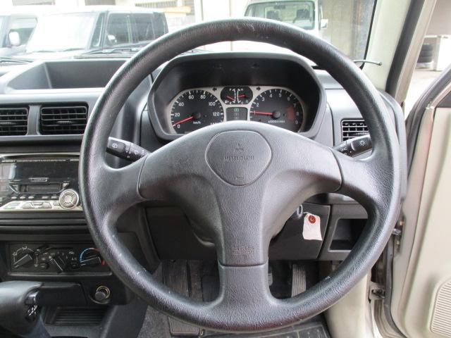 パジェロミニ ＶＲ　車検整備付　４ＷＤ　ターボ　修復歴なし　ターボタイマー　ＬＥＤヘッドライト　フォグランプ　キーレスエントリー　背面タイヤ　ドアバイザー　パワーウィンドウ　ＣＤデッキ　ＦＭ　ＡＭ　フロアマット　ＡＢＳ（4枚目）