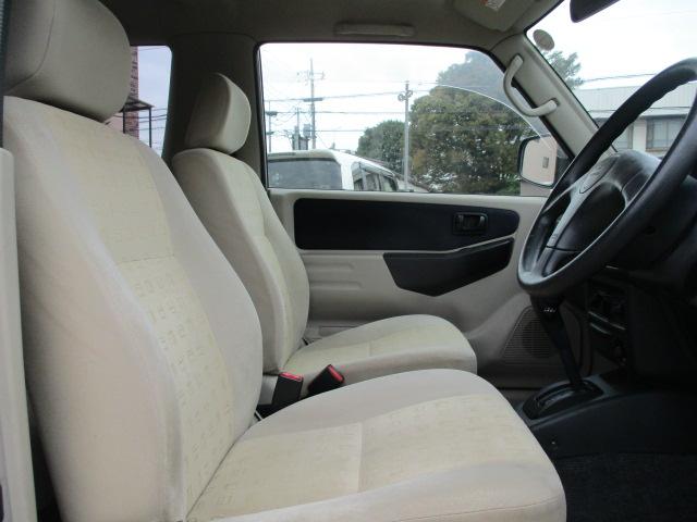 パジェロミニ ＶＲ　車検整備付　４ＷＤ　ターボ　修復歴なし　ターボタイマー　ＬＥＤヘッドライト　フォグランプ　キーレスエントリー　背面タイヤ　ドアバイザー　パワーウィンドウ　ＣＤデッキ　ＦＭ　ＡＭ　フロアマット　ＡＢＳ（7枚目）