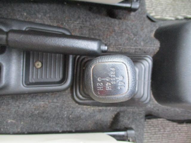 パジェロミニ ＶＲ　車検整備付　４ＷＤ　ターボ　修復歴なし　ターボタイマー　ＬＥＤヘッドライト　フォグランプ　キーレスエントリー　背面タイヤ　ドアバイザー　パワーウィンドウ　ＣＤデッキ　ＦＭ　ＡＭ　フロアマット　ＡＢＳ（13枚目）