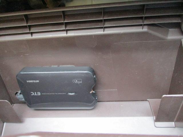 コペン ローブ　車検整備付　ワンオーナー　修復歴なし　電動オープン　ＥＴＣ　黄＆白革シートカバー　ＬＥＤライト　フォグ　スマートキー＆プッシュスタート　１６インチアルミ　ＭＴモード　横滑り防止　アイドリングストップ（12枚目）