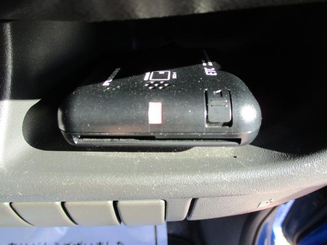 ステラ カスタムＲリミテッド　車検整備付き　ナビ　Ｂｌｕｅｔｏｏｔｈオーディオ再生接続　ＣＤ　ＤＶＤ　ＥＴＣ　ＨＩＤヘッドライト　フォグランプ　スマートキー　１４インチアルミ　ドアバイザー　プライバシーガラス　リアスポイラー（10枚目）