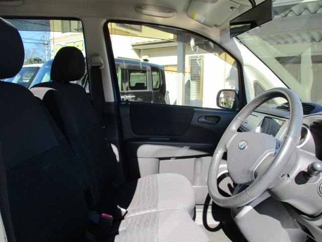 ステラ カスタムＲリミテッド　車検整備付き　ナビ　Ｂｌｕｅｔｏｏｔｈオーディオ再生接続　ＣＤ　ＤＶＤ　ＥＴＣ　ＨＩＤヘッドライト　フォグランプ　スマートキー　１４インチアルミ　ドアバイザー　プライバシーガラス　リアスポイラー（12枚目）