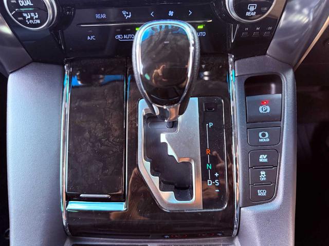 アルファードハイブリッド SR Cパッケージ 4WD/フルエアロ/サンルーフ/黒革/ALPINE11インチナビ・Fダウンモニター/フルセグ/Bカメラ/両側パワスラ/Pバックドア/クルコン/Cセンサー/Pシート/シートヒーター/前後ドラレコ/ETC(12枚目)