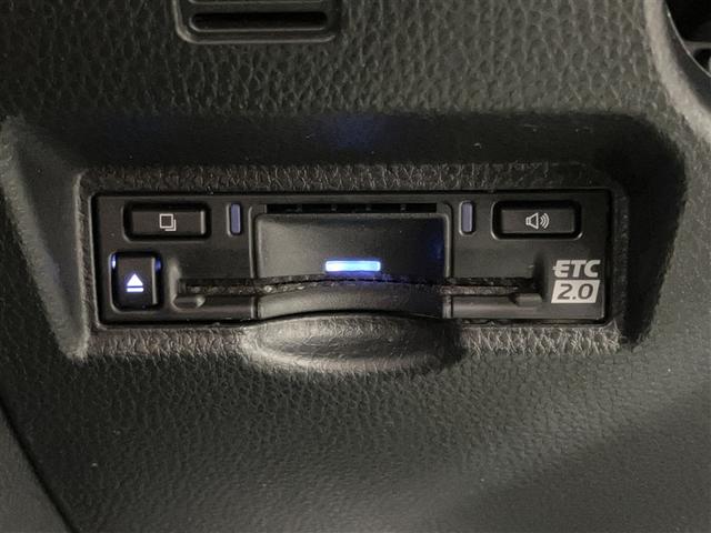 ノア Ｓ－Ｚ　アルミホイール　クルーズコントロール　盗難防止装置　ＬＥＤライト　両側自動ドア　メモリーナビ　キーレス　横滑り防止　ナビＴＶ　ワンオーナー　三列シート　ＤＶＤ再生　ミュージックプレイヤー接続可　ＥＴＣ（9枚目）