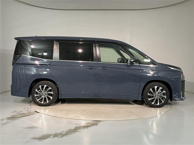 ヴォクシー ハイブリッドＳ－Ｚ　パワーウィンドウ　ＤＶＤ再生機能　インテリキー　横滑防止装置　地デジＴＶ　アクティブクルーズコントロール　１オナ　フルオートエアコン　リアカメラ　エアバッグ　ＡＢＳ　１００Ｖ充電　ナビＴＶ　ＷＡＣ（3枚目）