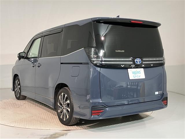 ヴォクシー ハイブリッドＳ－Ｚ　パワーウィンドウ　ＤＶＤ再生機能　インテリキー　横滑防止装置　地デジＴＶ　アクティブクルーズコントロール　１オナ　フルオートエアコン　リアカメラ　エアバッグ　ＡＢＳ　１００Ｖ充電　ナビＴＶ　ＷＡＣ（4枚目）