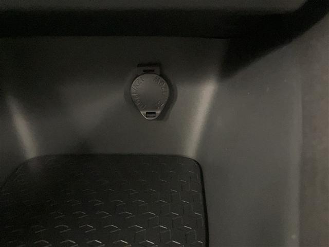 ヤリス X PCS 横滑り防止装置付き 記録簿有 ワイヤレスキー バックガイドモニター 盗難防止 サイドエアバック エアコン Wエアバッグ パワーウインドウ パワステ 運転席エアバッグ 1オーナー ABS(21枚目)