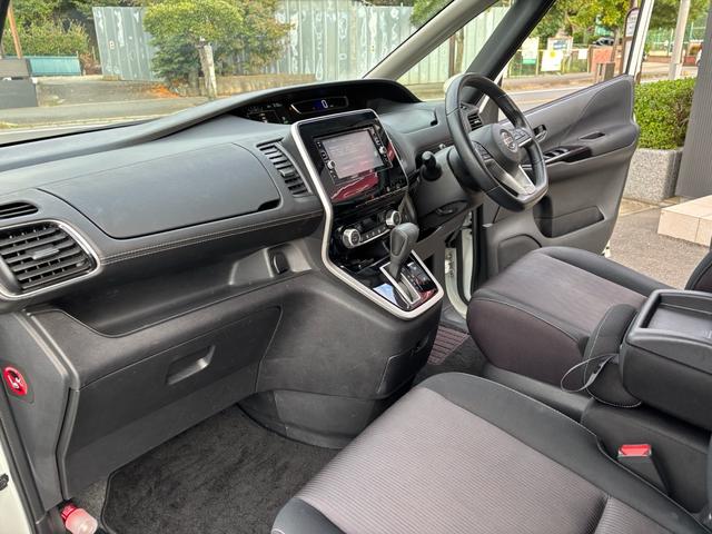 セレナ ハイウェイスターG 自社販売 自社買取車 ツーオーナー車 衝突安全ボディ 衝突時被害軽減システム 8人乗り ナビゲーション ETC 全周囲カメラ 両側電動スライドドア ハイブリッド車 ウォークスルー フルフラット(15枚目)