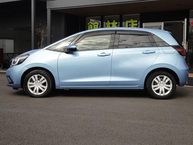 フィット e:HEVホーム 【修復歴なし】【保証あり】純正8インチナビ Bluetooth対応 Bカメラ ETC ドライブレコーダー前後 USBポート 衝突軽減ブレーキ 追従式オートクルーズ 保証書 取説 スペアキー有(4枚目)