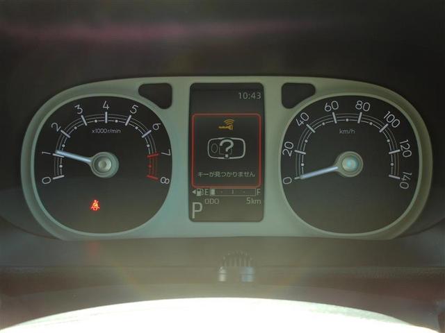 とっても見やすいメーターです。夜間時はラグジュアリーな気分にさせてくれる照明が魅力ですので、夜のドライブも楽しみになりますよ♪