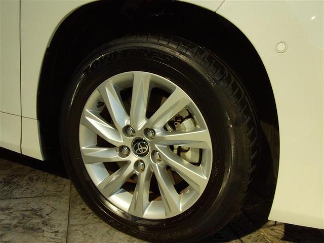 スポーティな印象を与える純正ホイールです。どこまでも走っていきたくなるようなデザインですね♪