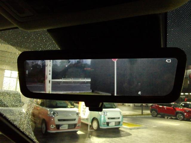 デジタルインナーミラー付き。後方視野角が広く、後席に同乗者がいても後方を確認しやすく安心です。