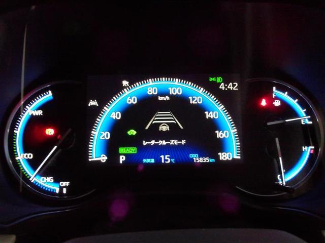 とっても見やすいメーターです。夜間時はラグジュアリーな気分にさせてくれる照明が魅力ですので、夜のドライブも楽しみになりますよ♪