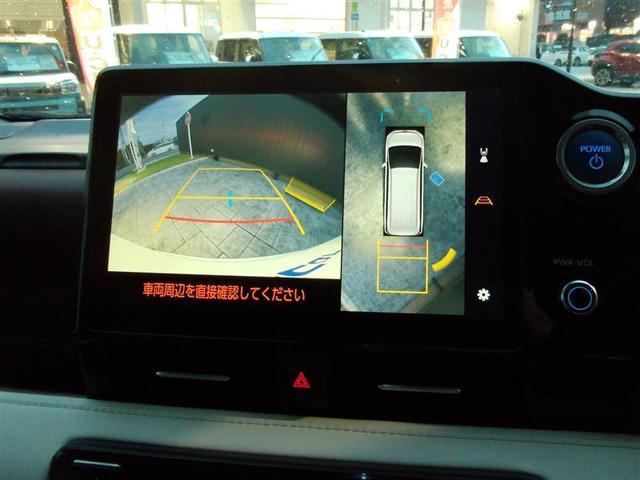 パノラミックビューモニター付きです。車両を上から見たような映像をディスプレイオーディオ画面に表示。運転席からの目視だけでは見にくい、車両周辺の状況をリアルタイムでしっかり確認できます。