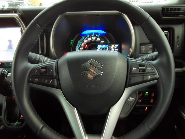 ステアリングスイッチ付き。前方から目を離すことなく操作することが可能です。