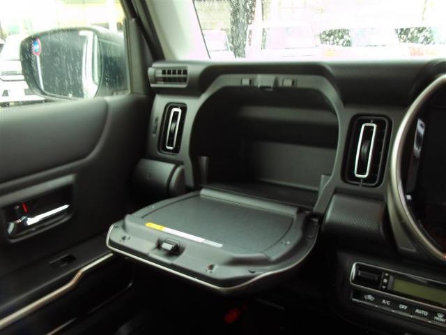 助手席に収納ボックス付きです。