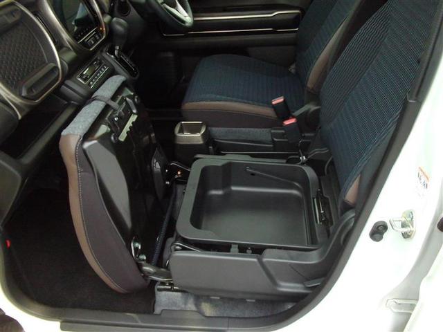 助手席シート下にも収納あり、多彩な使い方が可能です。