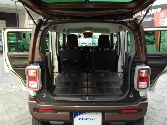 ２列目シートを倒して、キャンプ用品など大きな荷物もばっちり収納可能です！