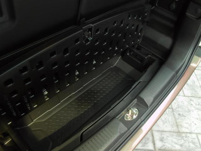 トランク下にも収納があります。