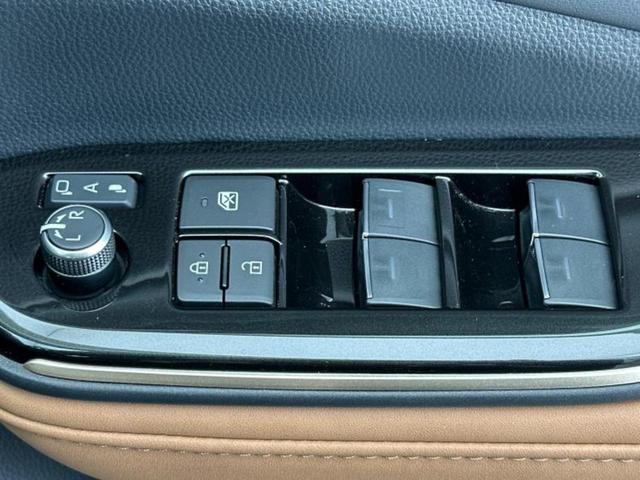 クラウンスポーツ 4WD Z ガラスルーフ/モデリスタエアロ/ディスプレイオーディオ+ナビ12.3インチ/デジタルインナーミラー/トヨタセーフティセンス/シートヒーター 前席/パノラミックビューモニター 衝突被害軽減システム(36枚目)