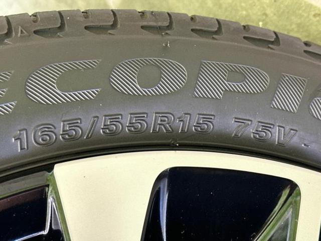 WECARSの展示場では実際に見て、触ってお車をお選びいただけます!知識の豊富な営業スタッフが様々なカーライフをご提案いたします!