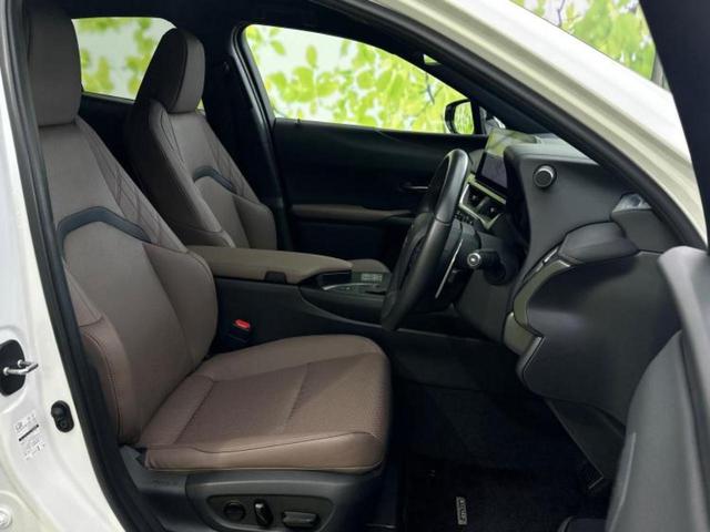 UX UX250hグレイスフルエクスプローラー ディスプレイオーディオ+ナビ12.3インチ/プリクラッシュセーフティ/シートヒーター 前席/パノラミックビューモニター/車線逸脱防止支援システム/シート フルレザー 革シート 衝突被害軽減システム(4枚目)