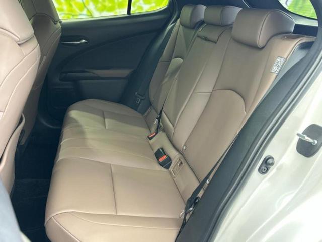 UX UX250hグレイスフルエクスプローラー ディスプレイオーディオ+ナビ12.3インチ/プリクラッシュセーフティ/シートヒーター 前席/パノラミックビューモニター/車線逸脱防止支援システム/シート フルレザー 革シート 衝突被害軽減システム(7枚目)