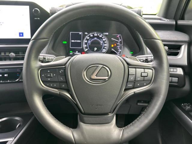 UX UX250hグレイスフルエクスプローラー ディスプレイオーディオ+ナビ12.3インチ/プリクラッシュセーフティ/シートヒーター 前席/パノラミックビューモニター/車線逸脱防止支援システム/シート フルレザー 革シート 衝突被害軽減システム(15枚目)