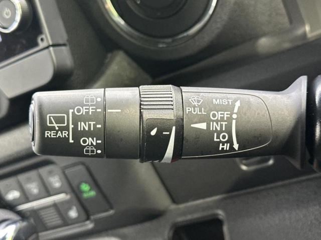 N-BOXカスタム ターボ 新品タイヤ/保証書/純正 9インチ ナビ/ホンダセンシング/両側電動スライドドア/シートヒーター 前席/マルチビューカメラシステム/車線逸脱防止支援システム/シート ハーフレザー ターボ バックカメラ(17枚目)