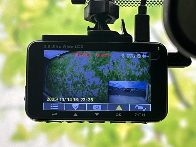 ＷＥＣＡＲＳでは各商談席に大型モニターをご用意しております！見やすい大画面でゆったりと全国の在庫をご覧いただけます！是非ご来店お待ちしております！