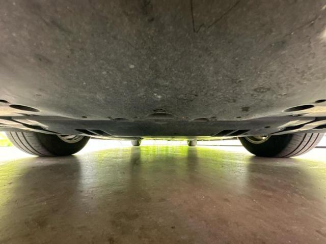 プリウス Ｓセーフティプラス２　新品タイヤ／モデリスタエアロ／純正　９インチ　ＳＤナビ／トヨタセーフティセンス／パノラミックビューモニター／車線逸脱防止支援システム／シート　フルレザー／パーキングアシスト　バックガイド　革シート（45枚目）