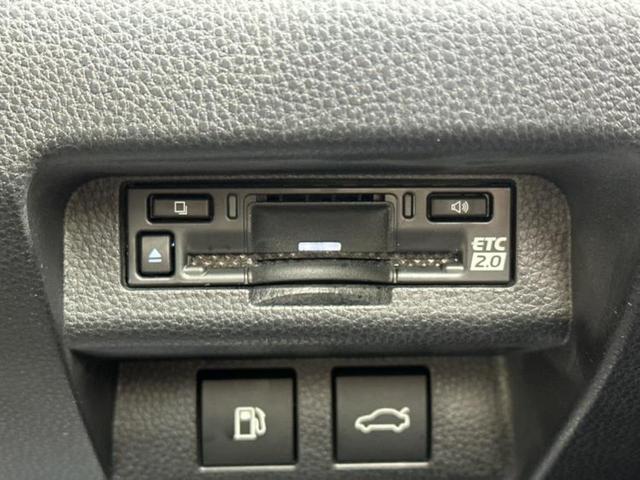 クラウンクロスオーバー 4WD Gアドバンスドレザーパッケージ 新品タイヤ/保証書/ディスプレイオーディオ+ナビ/デジタルインナーミラー/スマートアシスト(トヨタ・ダイハツ)/エアーシート 前席/パノラミックビューモニター/車線逸脱防止支援システム 革シート(24枚目)