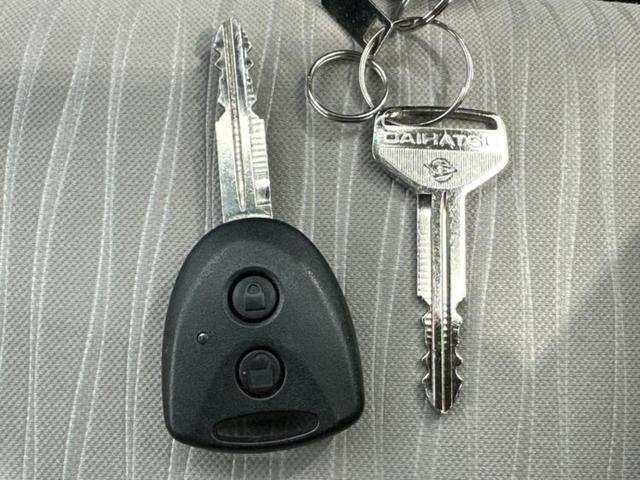 ミライース L 新品タイヤ/保証書/EBD付ABS/横滑り防止装置/アイドリングストップ/禁煙車/エアバッグ 運転席/エアバッグ 助手席/パワーウインドウ/キーレスエントリー/パワーステアリング/オートライト(33枚目)