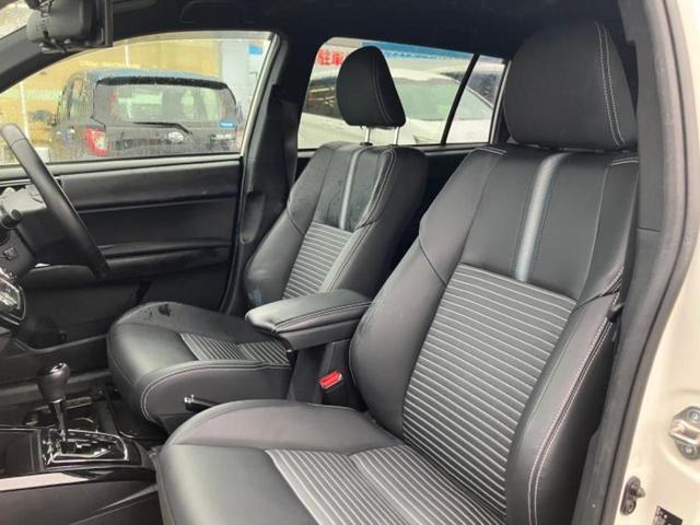 カローラフィールダー ハイブリッドＧダブルバイビー　純正　ＳＤナビ／トヨタセーフティセンス／シートヒーター　前席／車線逸脱防止支援システム／シート　ハーフレザー／ドライブレコーダー　社外／ヘッドランプ　ＬＥＤ／Ｂｌｕｅｔｏｏｔｈ接続／ＥＴＣ　ドラレコ（6枚目）