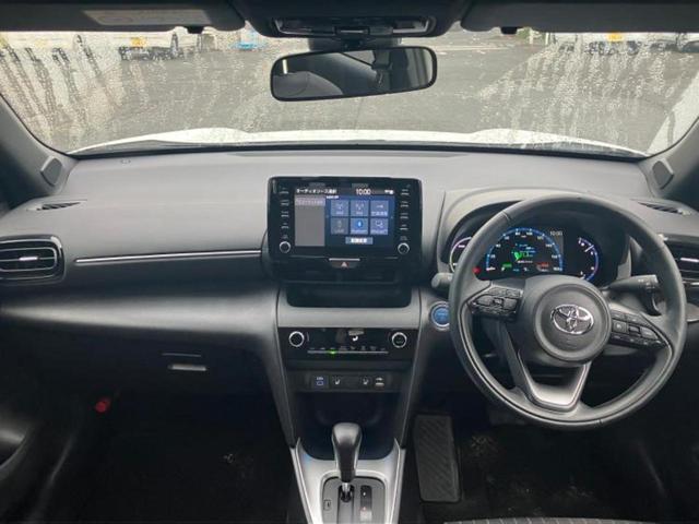 ヤリスクロス ハイブリッドＺ　ディスプレイオーディオ８インチ／トヨタセーフティセンス／シートヒーター　前席／パノラミックビューモニター／車線逸脱防止支援システム／シート　ハーフレザー／パーキングアシスト　自動操舵　全周囲カメラ（4枚目）