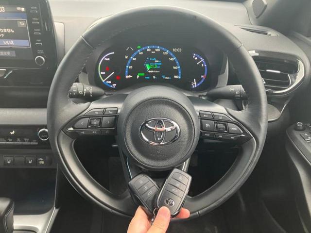 ヤリスクロス ハイブリッドＺ　ディスプレイオーディオ８インチ／トヨタセーフティセンス／シートヒーター　前席／パノラミックビューモニター／車線逸脱防止支援システム／シート　ハーフレザー／パーキングアシスト　自動操舵　全周囲カメラ（12枚目）