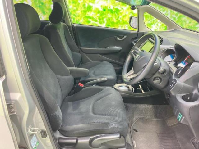 フィット 13G・スマートセレクションファインスタイル 新品タイヤ/社外 メモリーナビ/パーキングアシスト バックガイド/Bluetooth接続/ETC/バックモニター/フルセグTV/エアバッグ 運転席/エアバッグ 助手席/パワーウインドウ バックカメラ(4枚目)