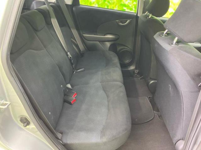 フィット 13G・スマートセレクションファインスタイル 新品タイヤ/社外 メモリーナビ/パーキングアシスト バックガイド/Bluetooth接続/ETC/バックモニター/フルセグTV/エアバッグ 運転席/エアバッグ 助手席/パワーウインドウ バックカメラ(5枚目)